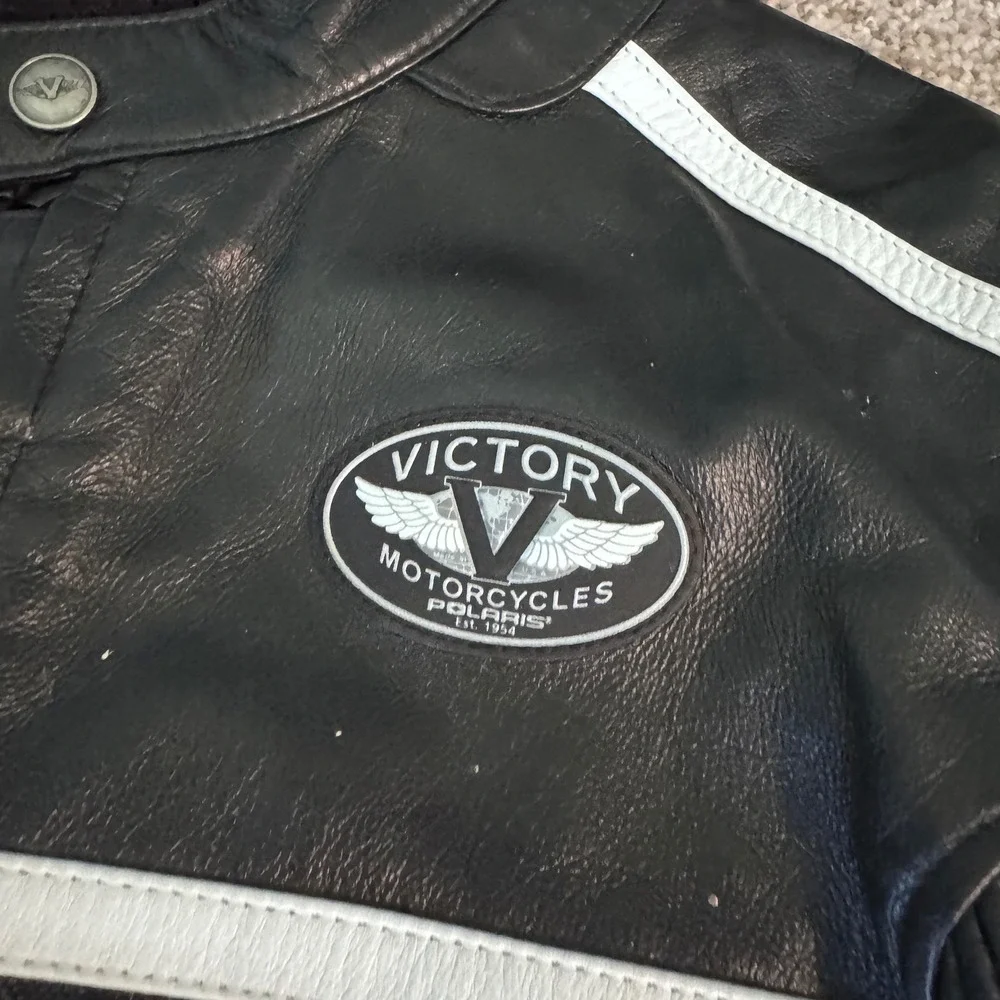Victory Motorcycle Men's Medium Black Leather Full Zip Motorcycle Jacket